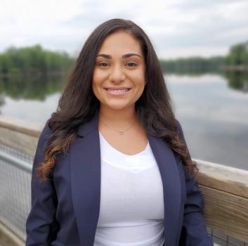 Mayra Lee Burgos